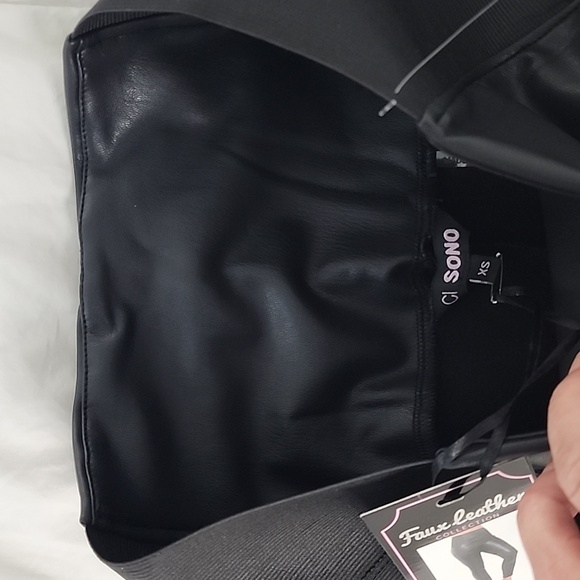 Faux leather leggings, with tummy control and elastic sides - Picture 7 of 8